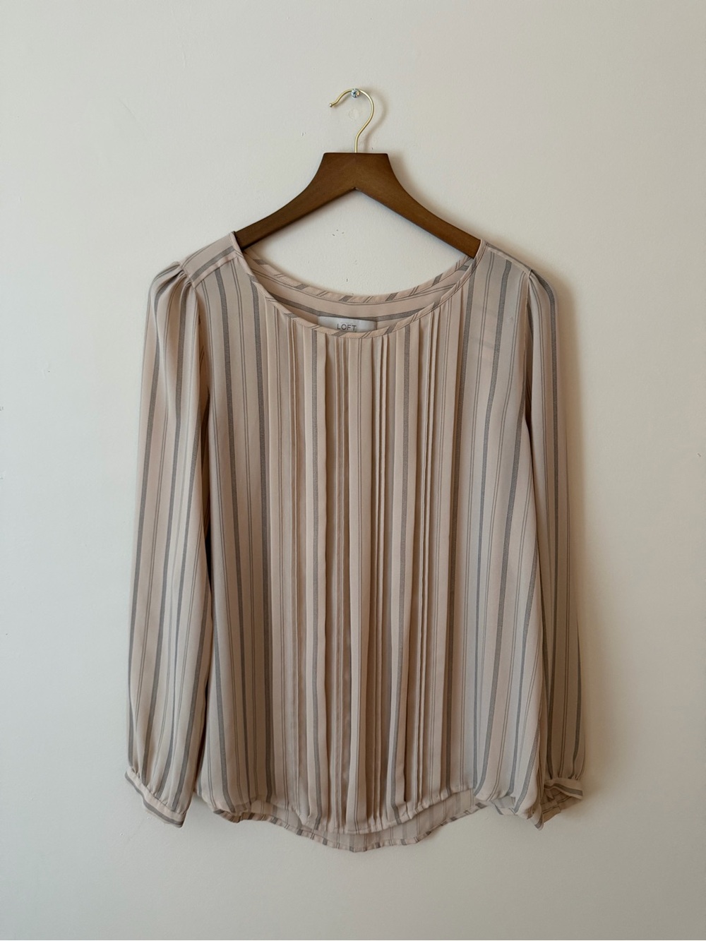 LOFT Beige Pink and Light Gray Striped Pleated Long-Sleeve Blouse VGC Medium
